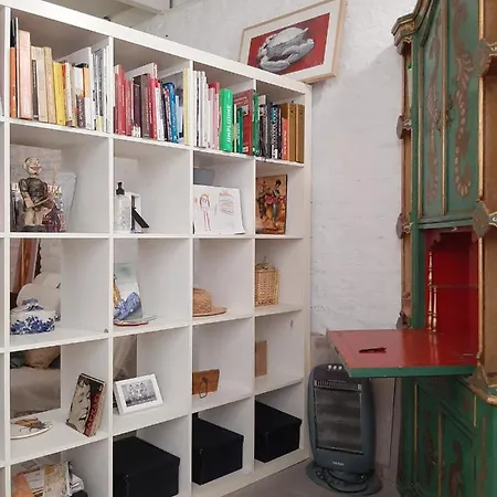 Downtown Loft In A 16th Century Convent アパート *