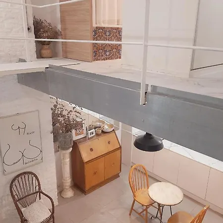 Downtown Loft In A 16th Century Convent アパート *