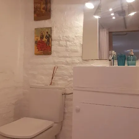 Downtown Loft In A 16th Century Convent アパート