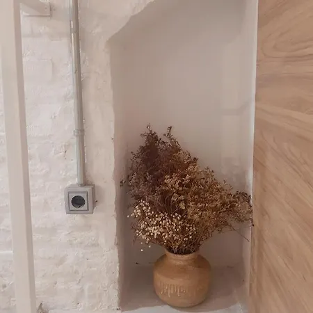 Downtown Loft In A 16th Century Convent Διαμέρισμα *