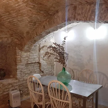 Downtown Loft In A 16th Century Convent アパート